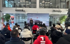 享乘用车同等路权、报废、年检政策 山海炮Hi4-T旅居车集中交付