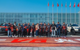 从“交车”到“交底”：魏建军为V6火炮首批车主交车