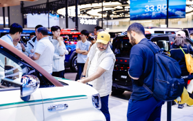 谁才是代步小车卷王？奇瑞冰淇淋双风格对战同级，看完这篇闭眼入！